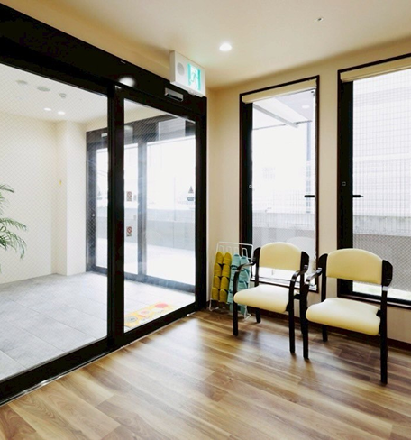 サービス型高齢者住宅のリビングルーム