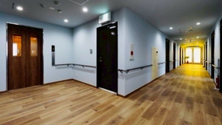 サービス型高齢者住宅の廊下